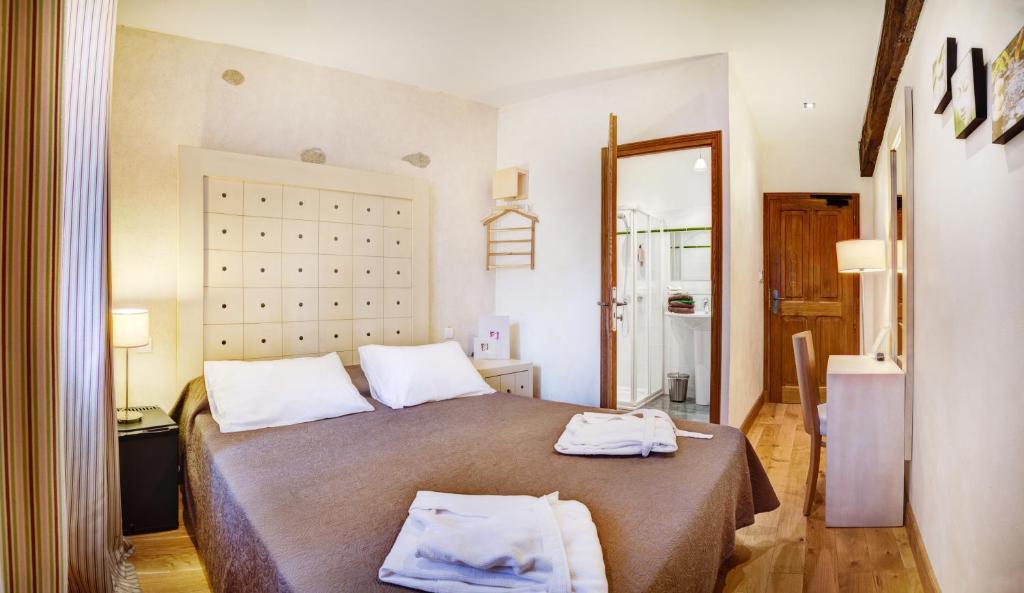 Hotel Les Remparts Mirepoix  Quarto foto